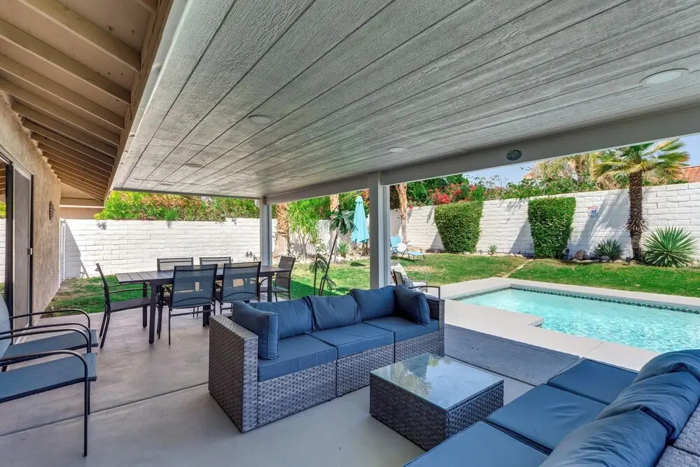 Game Room, Hot Tub & Mtn Views: Palm Springs Gem
