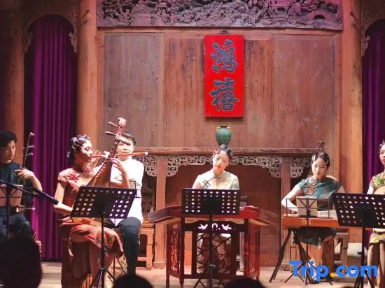 Seclusive Mengxi Garden