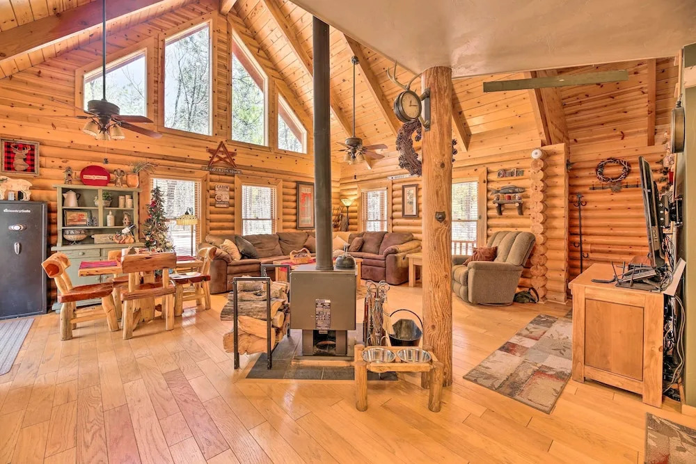 2-acre Cabin in Pinetop-lakeside w/ Fenced Yard