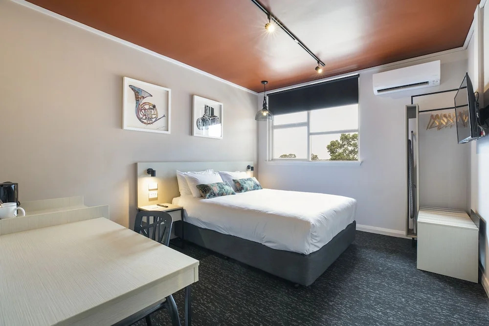 Brown Jug Hotel