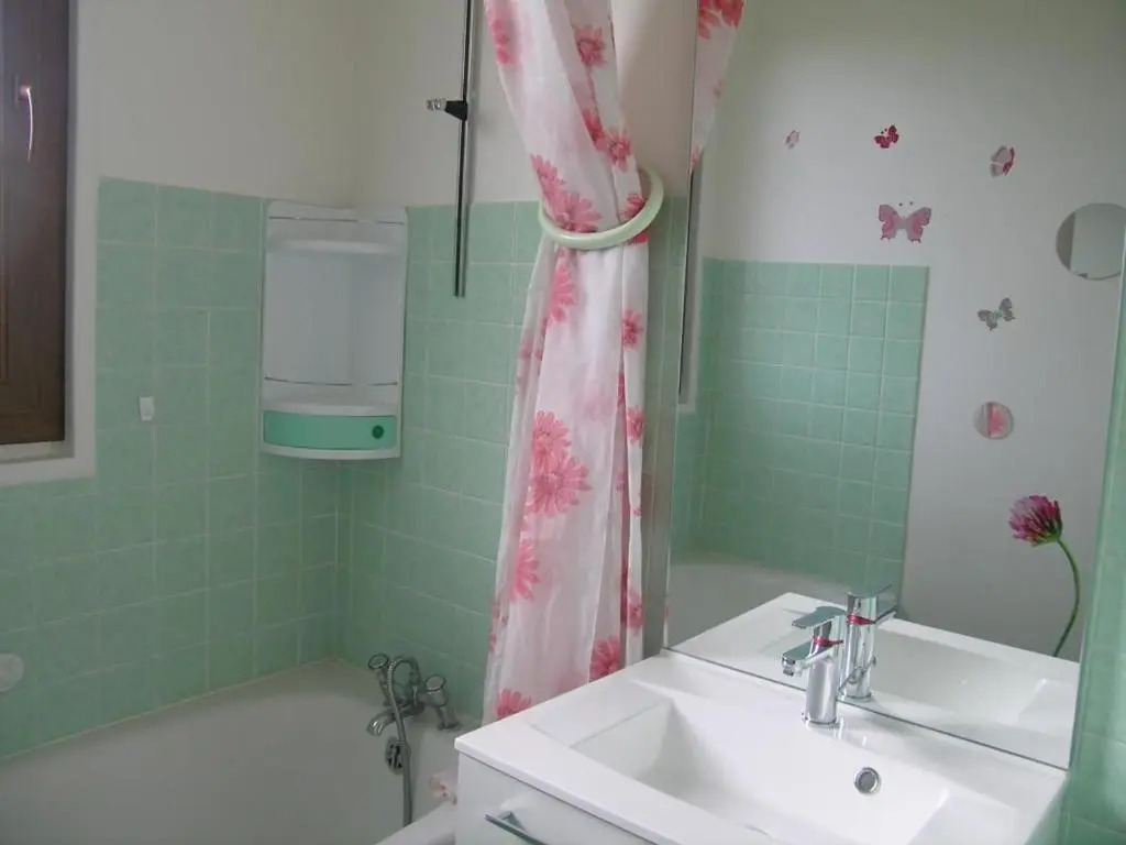Charmant gîte avec piscine partagée au cœur dun village - FR-1-489-273