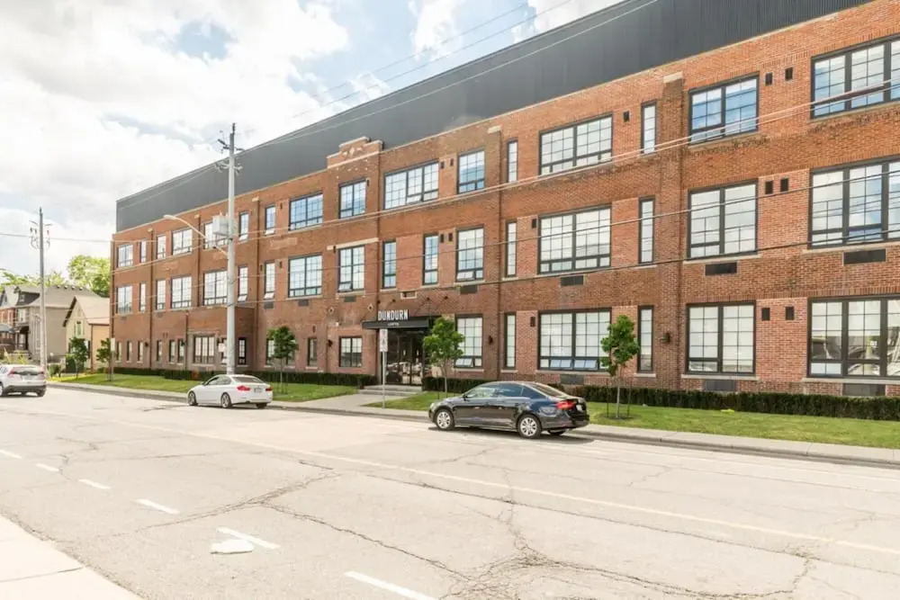 Spacious 2Br Dundurn Loft Rooftop Terrace Parking Gym
