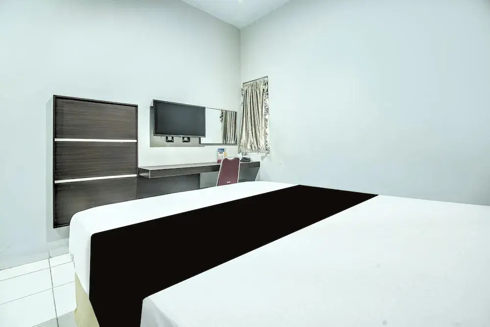 OYO 94781 Hotel Lucky Inn Makassar