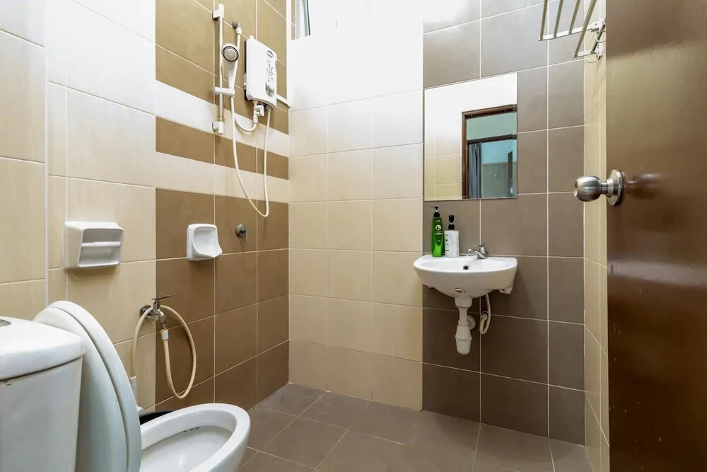Desaru Cosy Homestay - near WaterPark, Beach, Rapid -Wifi, TVbox, Steamboat, BBQ Available