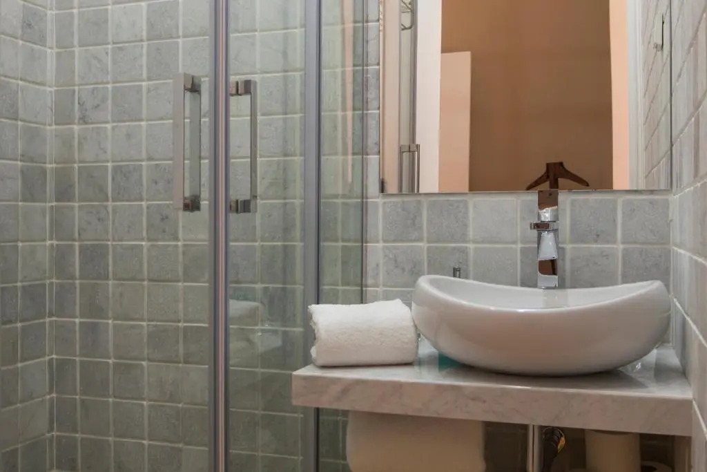 Alfama Baixa Spacious And Bright Apartment Blends the Historic and the Contemporary 2 Bedrs & 2 Bathrs AC 18th Century Building