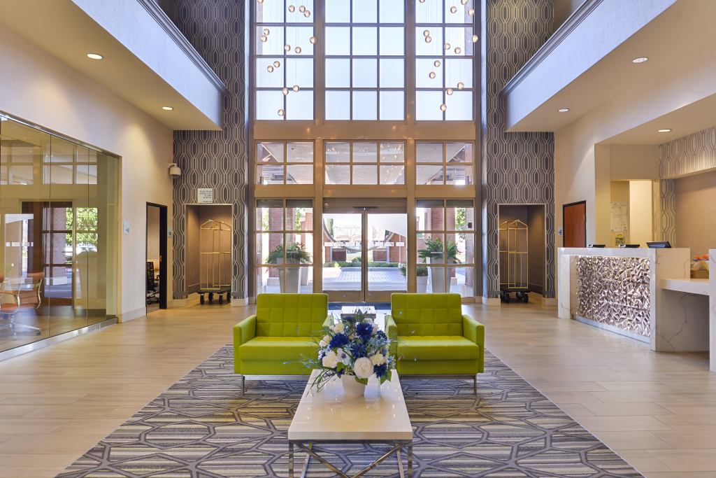 HOLIDAY INN EXPRESS & SUITES ELK GROVE CENTRAL - HWY 99 by IHG