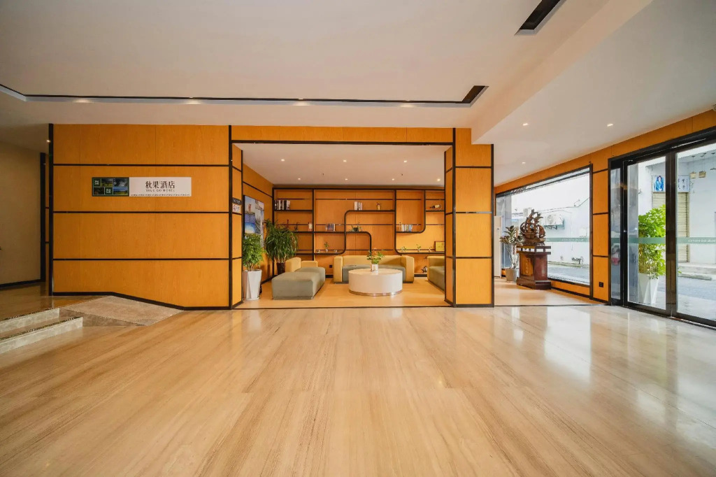 Chonpines Hotels· Jingzhou Ancient City Dongmen