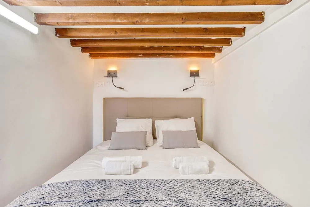 NEW - Modern 2BR Loft-style Apt - Croix-paquet