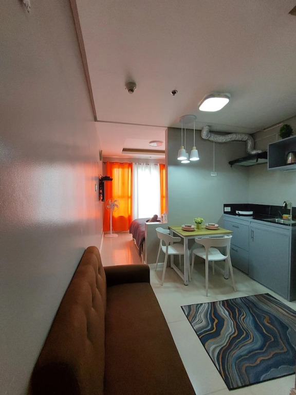 Budget Stay with Bay & City Lights View