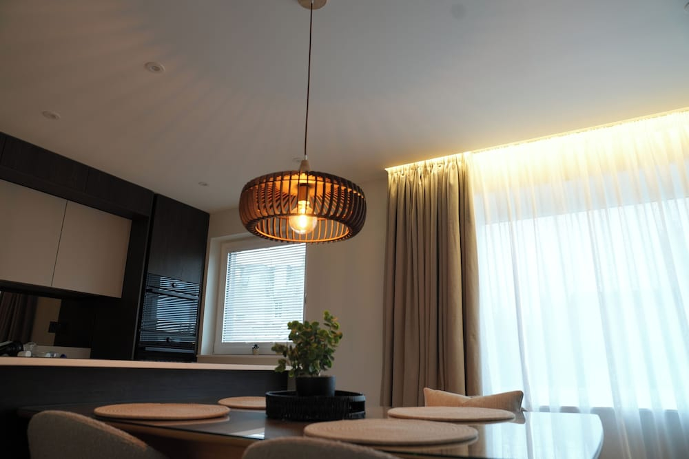 1st Floor Luxury 2-bed Apt, Sleeps 6
