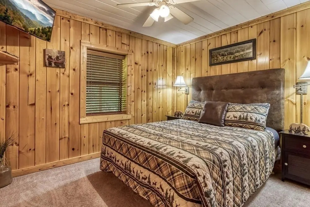 Bearly Rustic 2 Bedroom Cabin