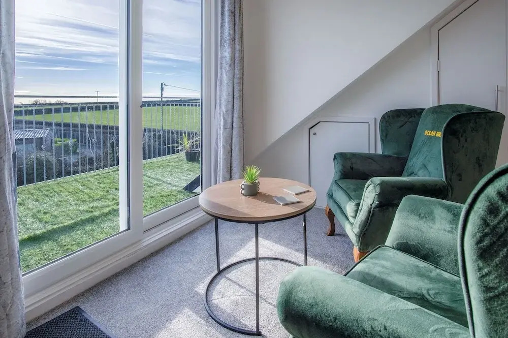 Oasis - 2 Bed Apartment - Ocean Breeze