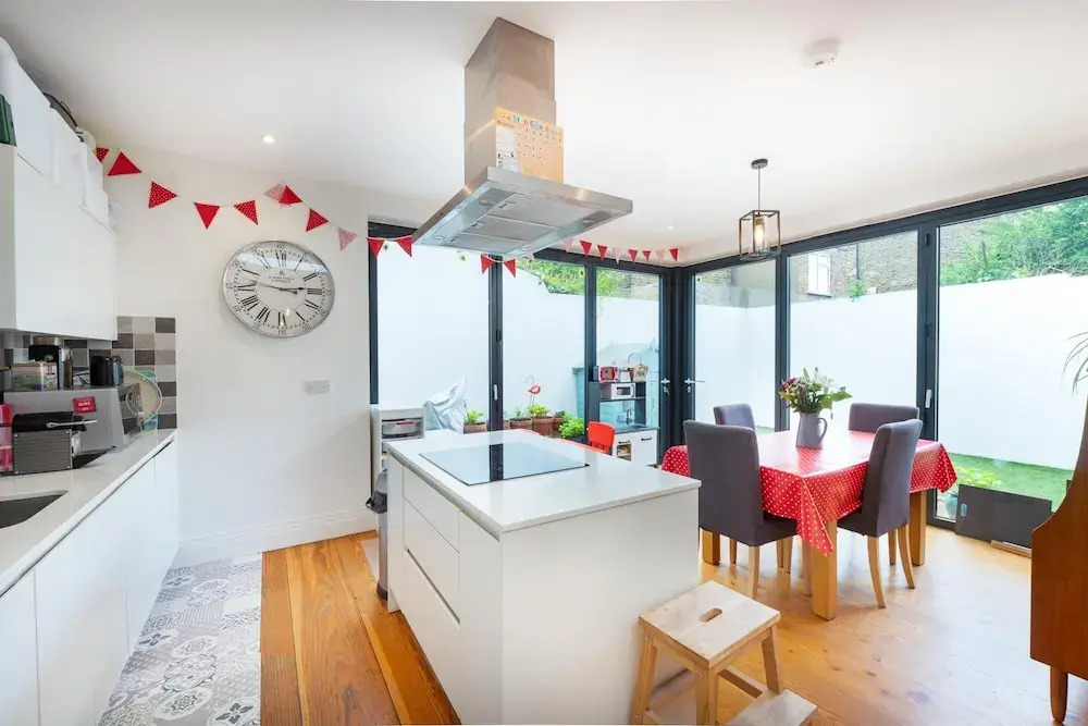 Delightful Family Home With Garden in Balham by Underthedoormat