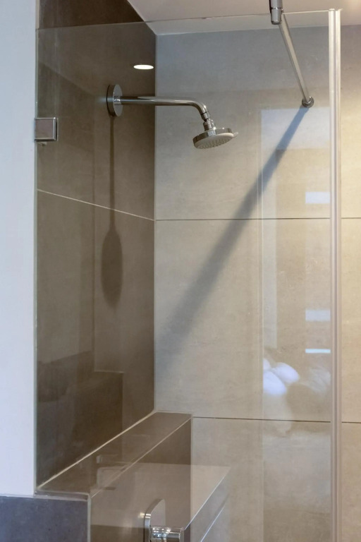 Trendy 2 bedroom apartment in Greenpoint, Cape Town.
