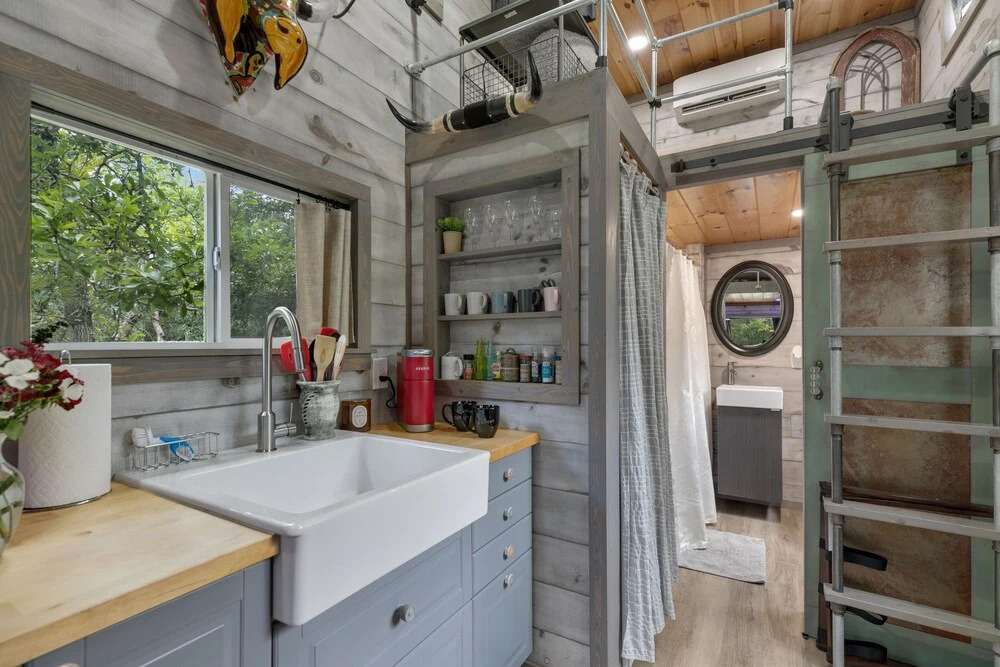 Stunning Modern Tiny Home W/grill