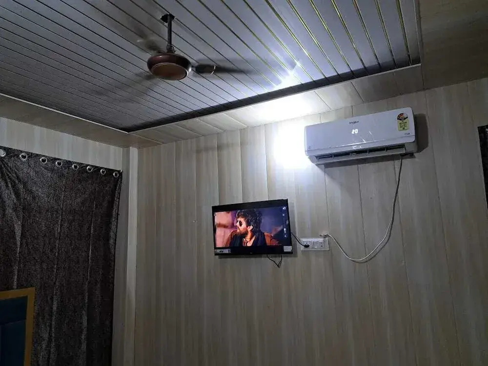 Pari Ac Restaurant & Hotel