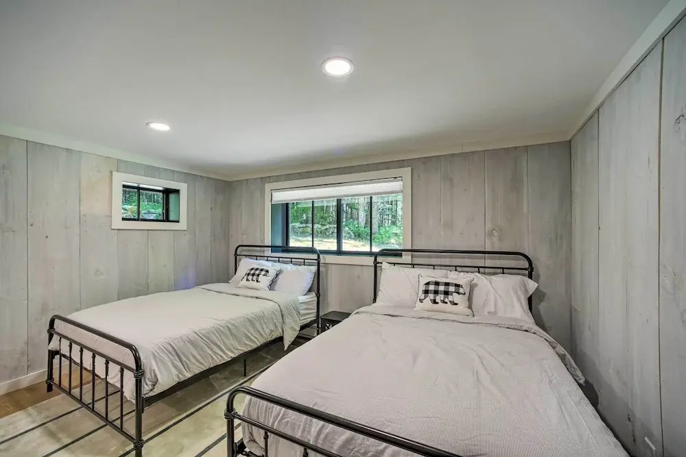 Sleek Cabin w/ Deck, 8 Miles to Mount Snow & Hikes
