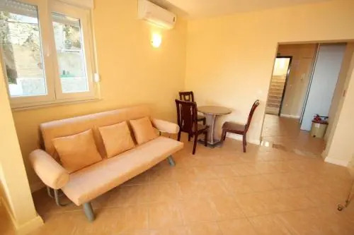 Apartments Villa Astra & Pinija