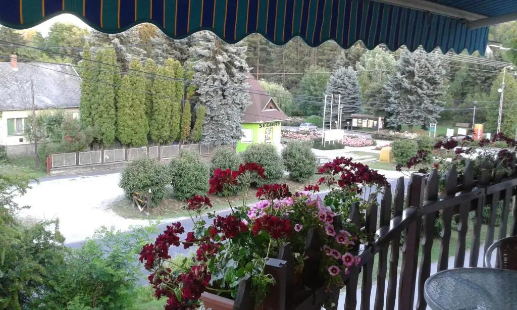 Holiday Apartmanház