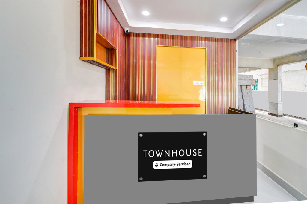 Townhouse Oak Kamineni Bus Stop