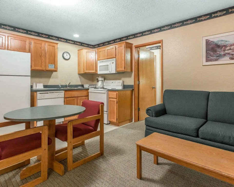 The Garibaldi House Inn & Suites