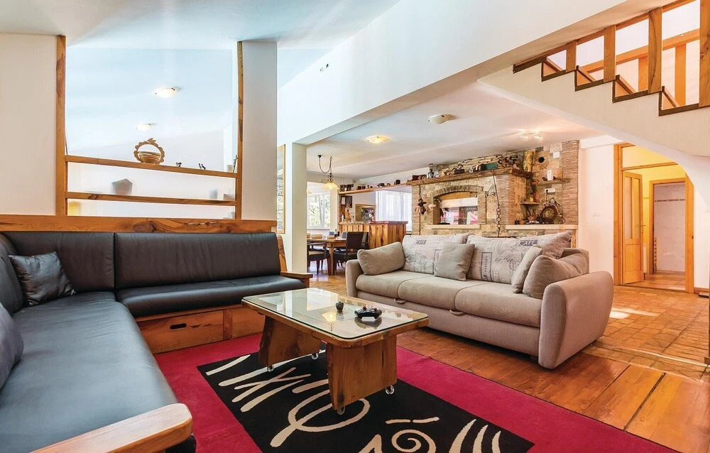 Amazing Home In Liznjan