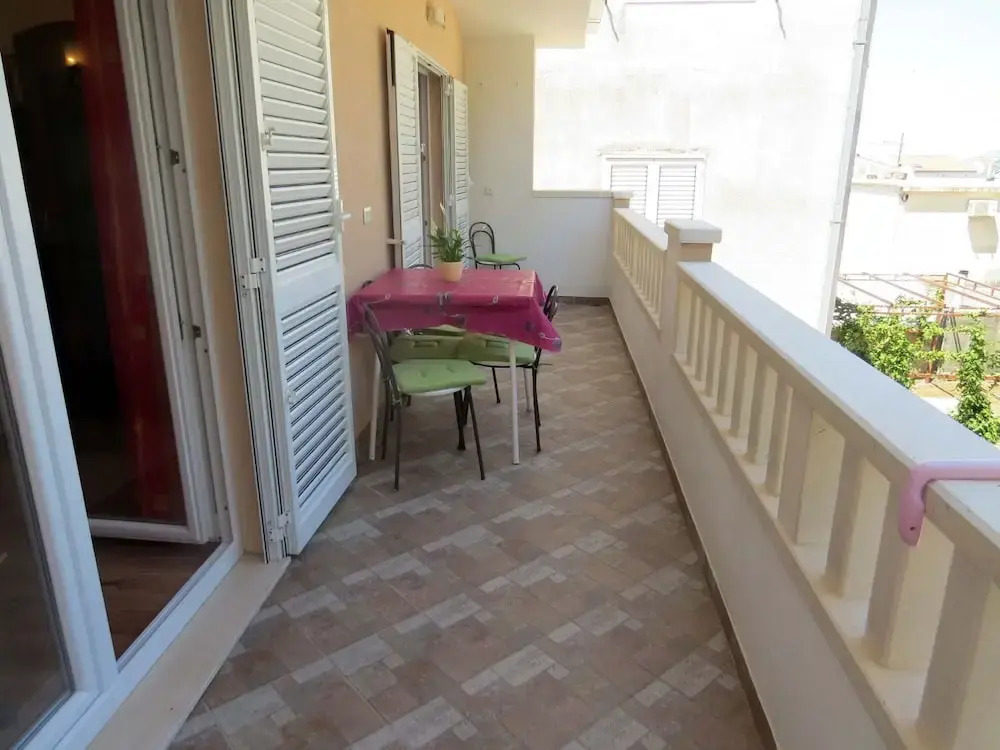 Jakir - With Terrace - A1