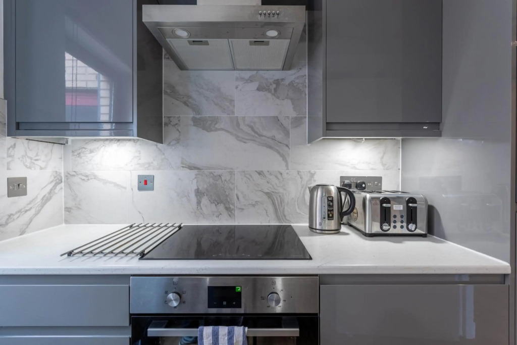 Stunning 1 Bed Merchant City Apartment with Parking