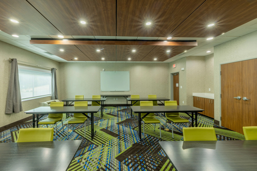 Holiday Inn Express & Suites Lindale - Tyler by IHG