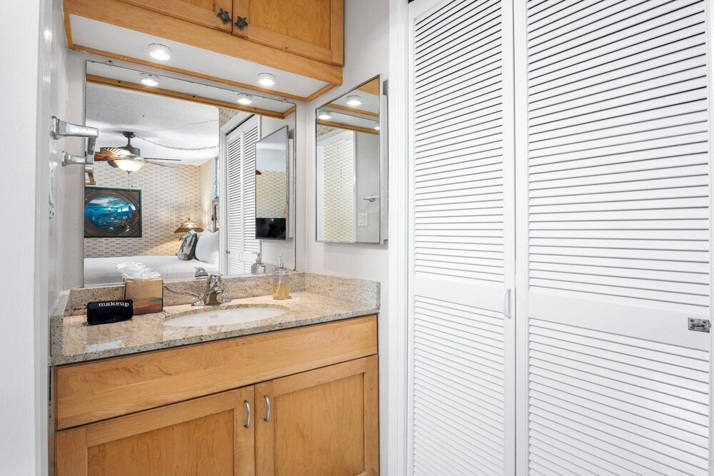 Ocean Front - Fantastic Location - Walk To Kona Town - Vrkcv