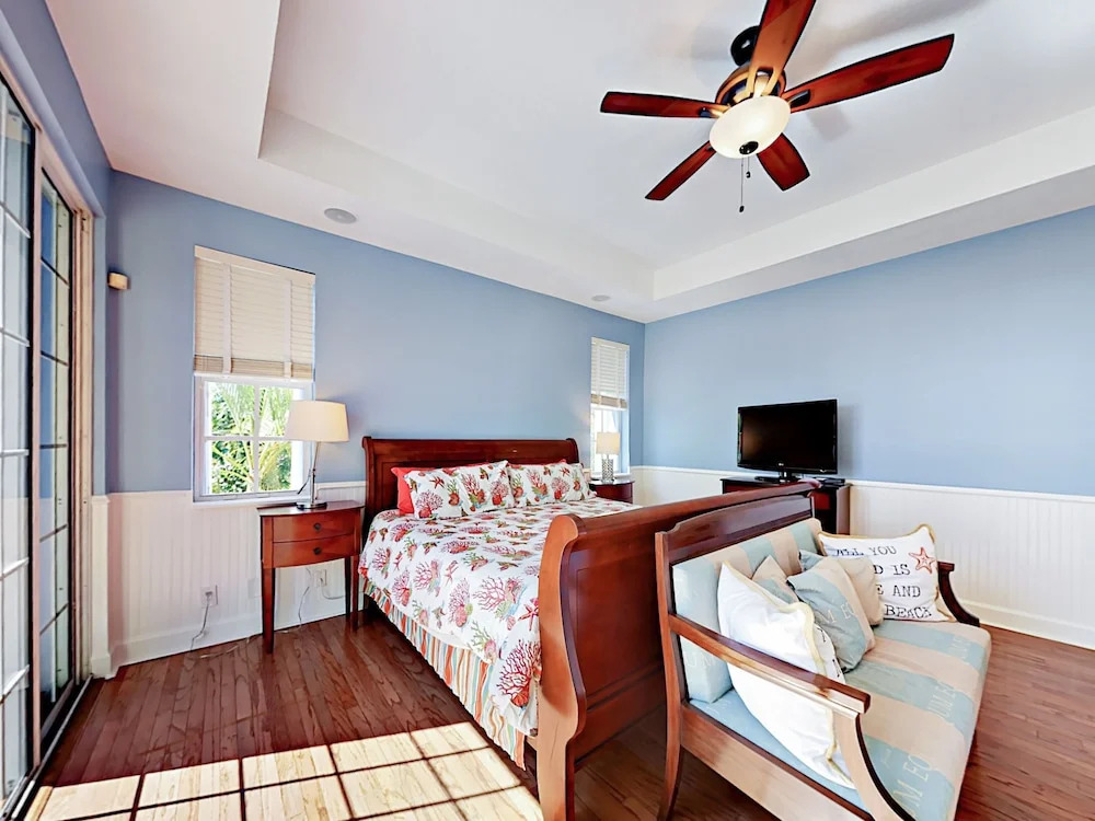 10 NE 7th Street Home 3 Bedrooms 2.5 Bathrooms Home