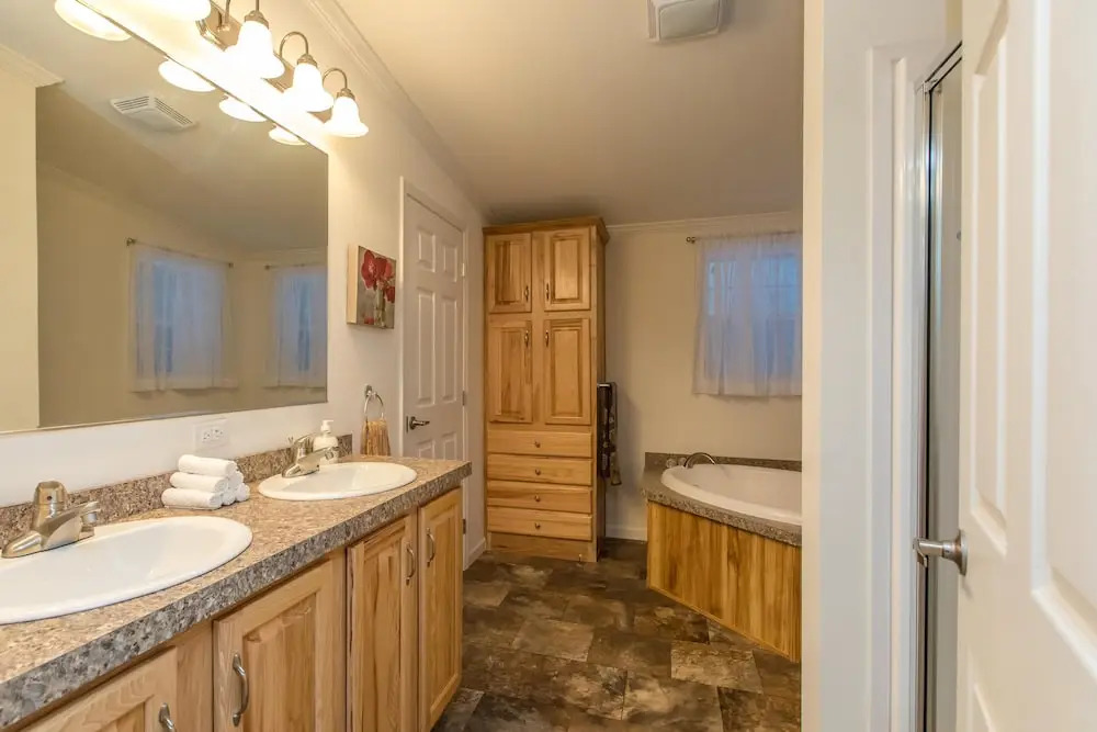 River Rock Walking Distance to Port Carling - Newer 3 bed 2 Bath