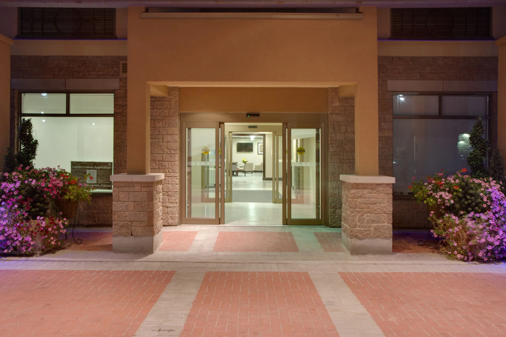 Holiday Inn Express & Suites Ottawa East-Orleans by IHG