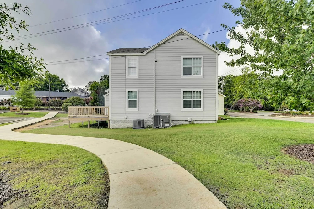 Cozy Starkville Apartment: Walk to Main Street!