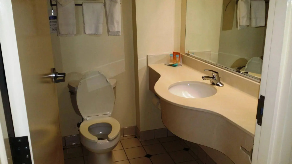 Opal Hotel & Suites