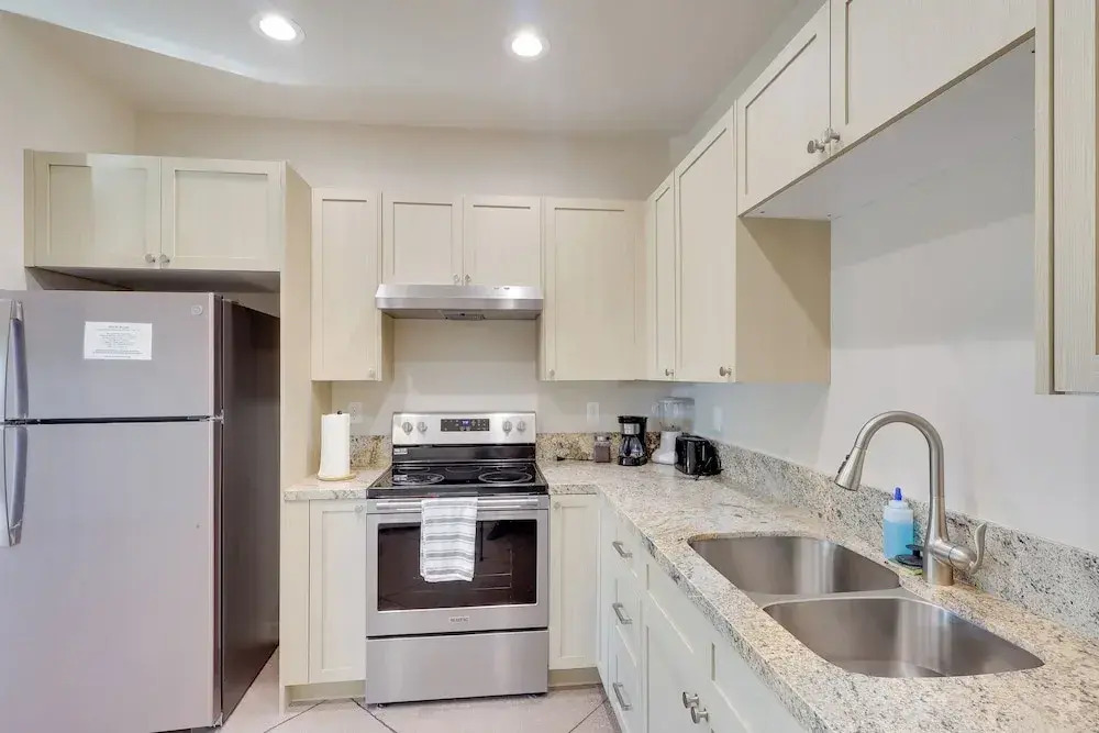 Golf, Hike & Boat! Bright Lake Havasu City Apt
