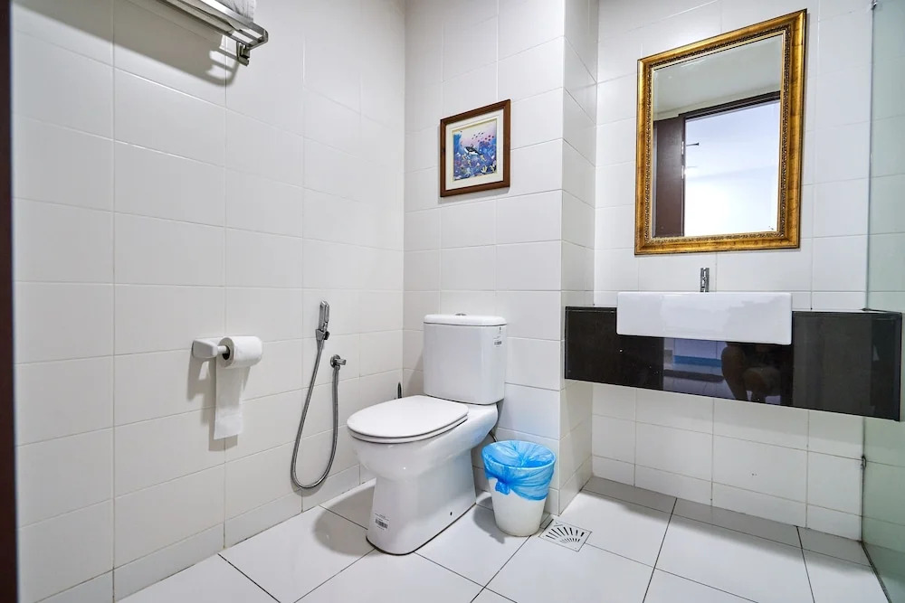 OYO Home 44001 Elegant Studio Setia Alam Trefoil