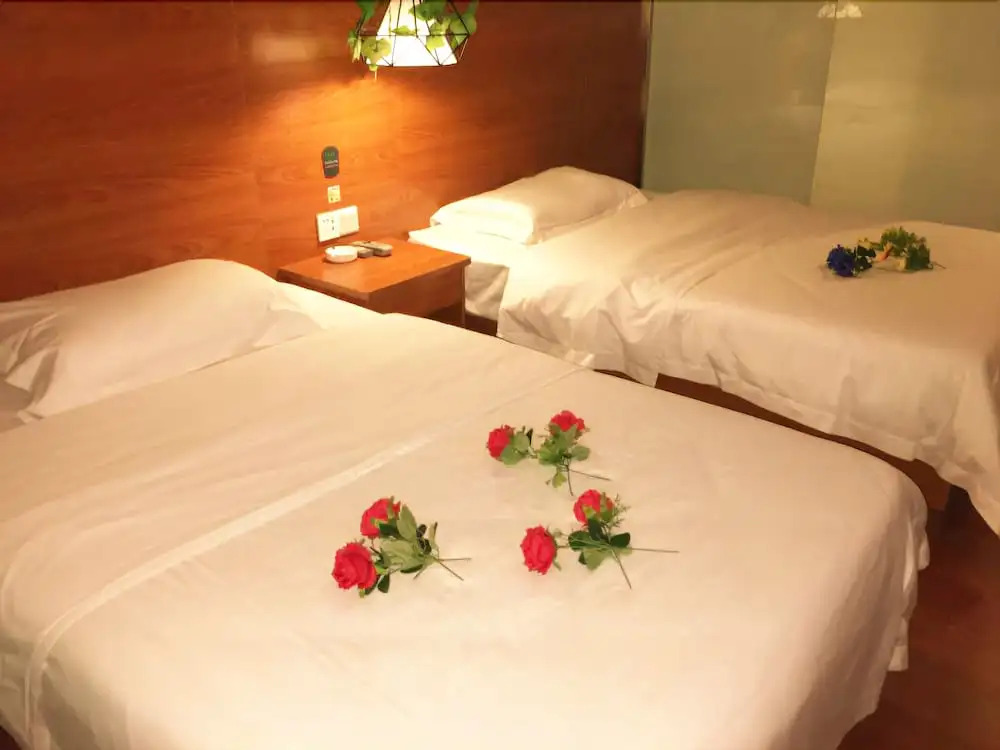 Yimi Hotel Baogang Dadao Station Branch