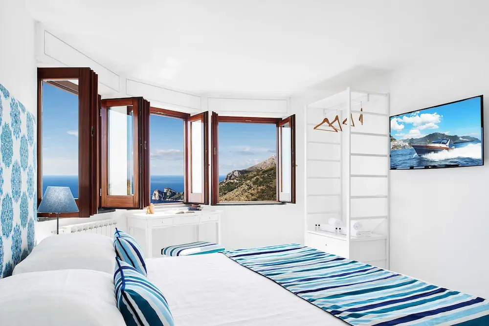 Villa Chez Piè Panoramic Views Pool and Guest Services