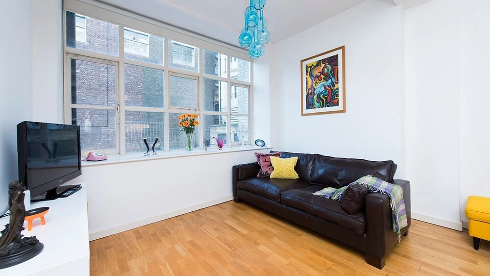 Sleek, Stylish 2BR Home in Shoreditch