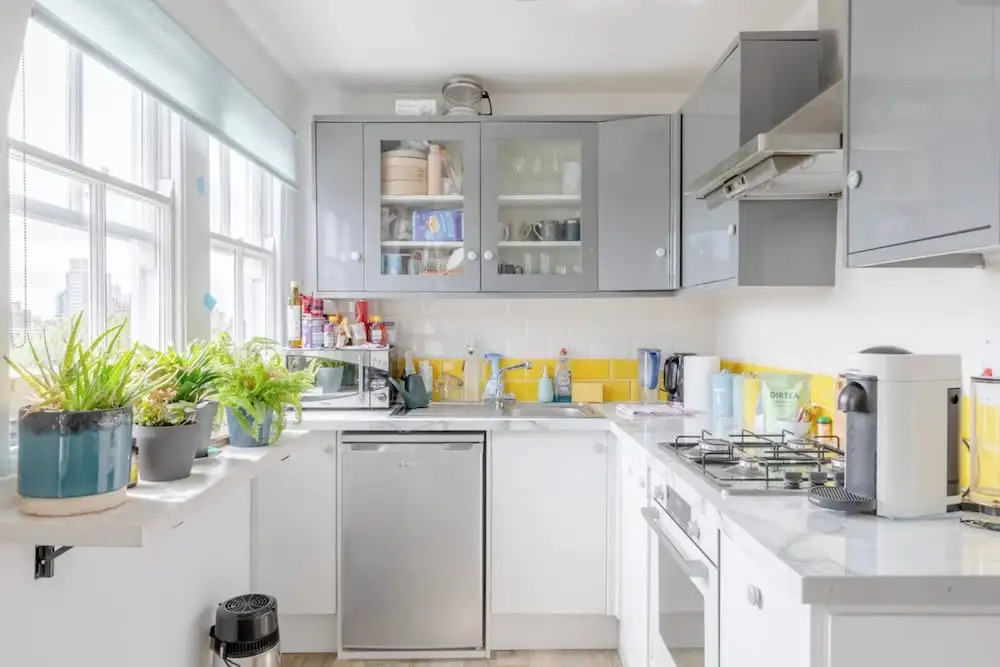 Top Floor 1BD Flat With Balcony - Ladbroke Grove