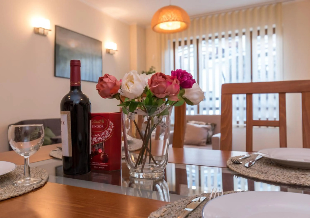 Charming Ski Apartments Near Gondola & Bar Street, Cedar Lodge 1 Complex