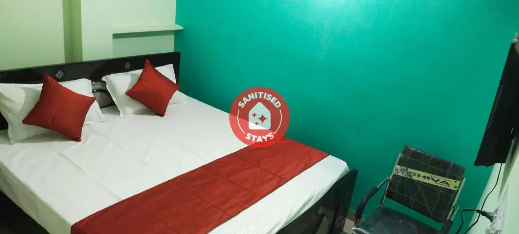 Spot On 92358 Hotel Royal Garden