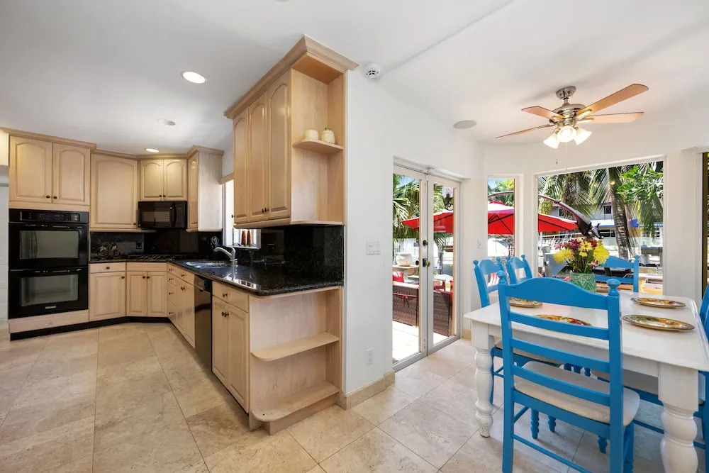 Multi-million Dollar Waterfront Villa 4 Bedroom Villa by RedAwning