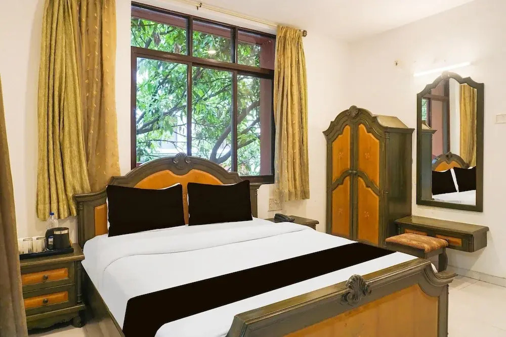 Super Townhouse Oak Prabhat Road
