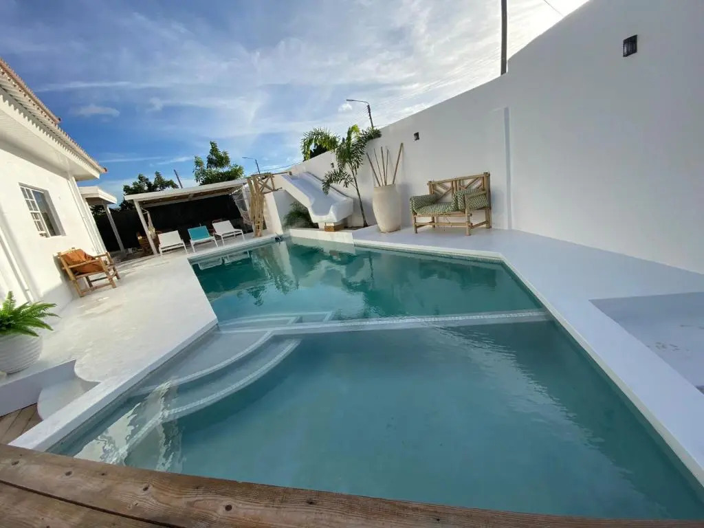 4BLESSINGSCURACAO TOP location swimming pool & nearby beaches -