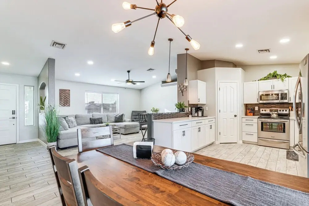3 Mi to London Bridge: Home w/ Patio & Grill!