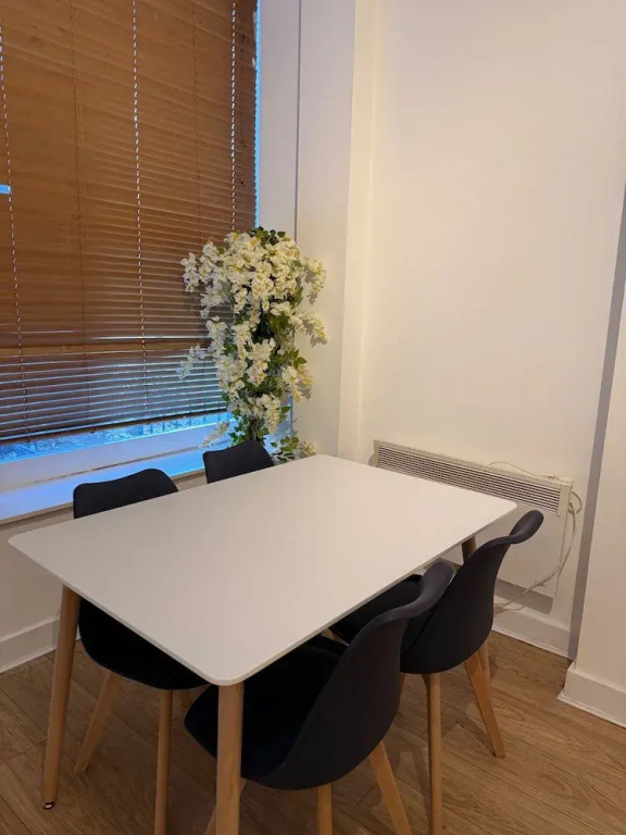 Charming London Apartment With 2 Bedrooms 2 Bath