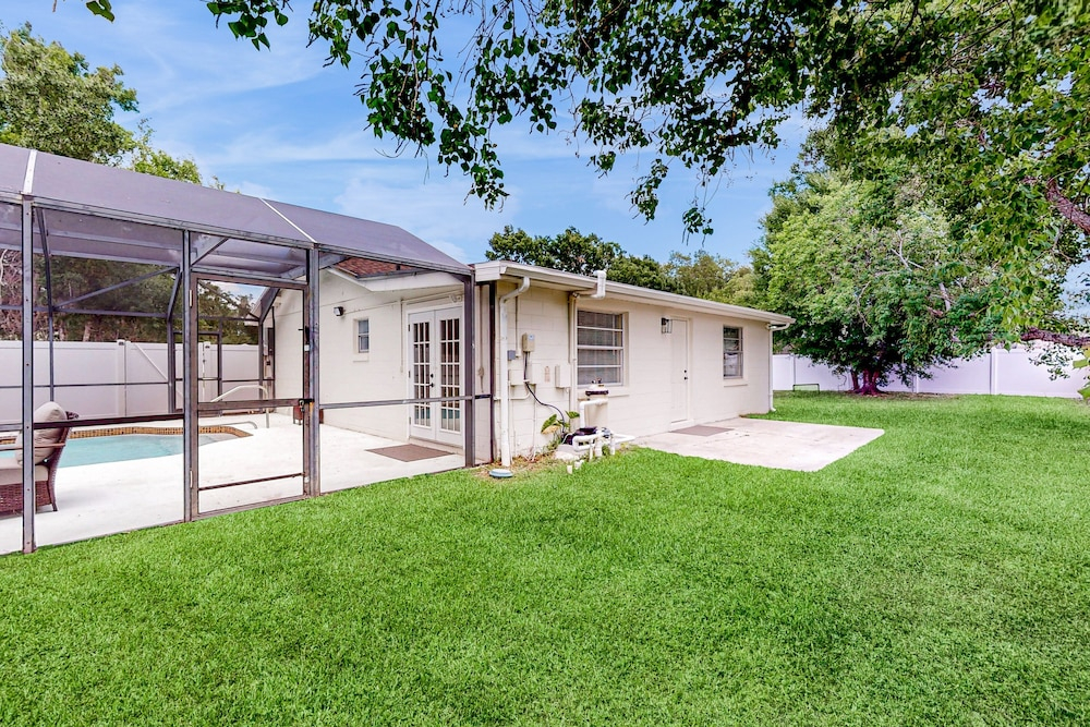 Single-story House With Private Pool, Alfresco Dining, & Lanai - Dog-friendly