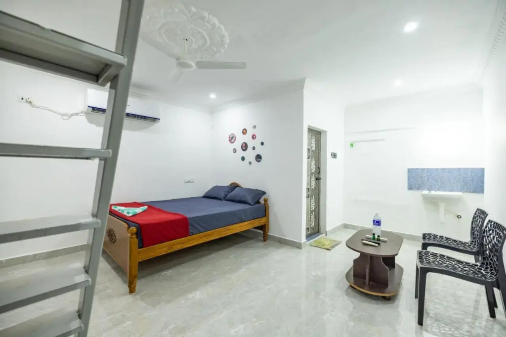 Sri Sai Holiday Inn